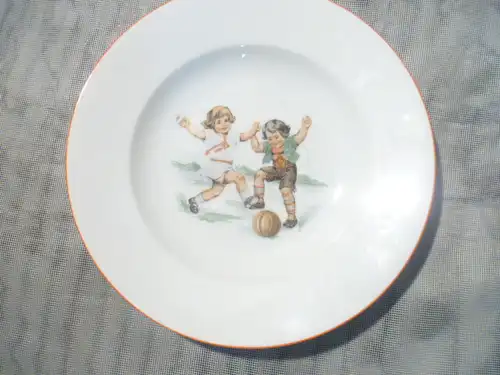 Mädchen und Junge beim Fußball spielen + Kinder mit Auto und Koffern = Vintage der 1950 hier 2 Arzberg PA Bavaria Paten - Taufteller bunt 