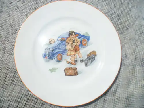 Kinder mit Auto und Koffern = Vintage der 1950 hier 2 Arzberg PA Bavaria Paten - Taufteller bunt 