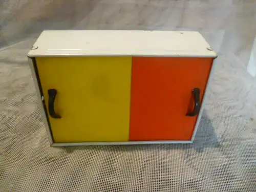 Blech Hängeschränkchen wohl für 1 P Küche Schiebetüren in Orange u Gelb  Masse: 12 x 7,5 x 4,5 Vintage der 1960 Jahre