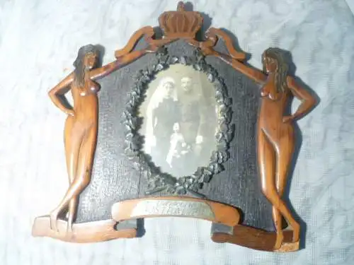 Musealer Art Nouveau Prunkrahmen 1895 – 1905  – Louis Majorelle (attr.) – Zwetschgenholz-Intarsien & Erotika-Akte – Unikat: Reisebiografie Liverpool NSW Australia & Stuttgart 1939