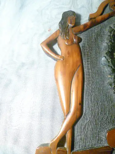 Jugendstilrahmen um 1900 - 1915 massiv Kirschbaum Intarsiert in Zwetschge geschnitzt Erotika in der Art des französischen. Jugendstiles z.B Majorelle Louis 1859-1926