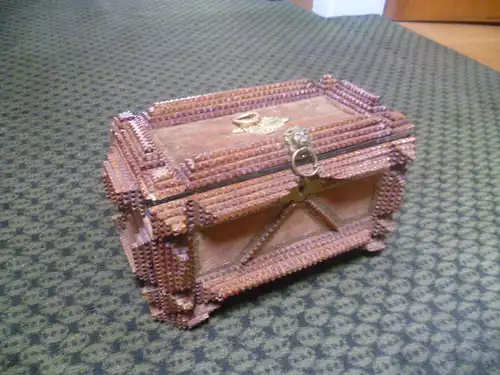 Militaria um 1915-25 Aus Sinzheim bei Heilbronn ist eine badische Regiment Schatulle gut erhalten ! Grabenschnitzerei