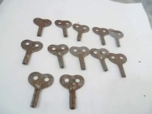 BÜHLER Aufziehschlüssel für Blechspielzeuge  Vierkant ca. 2,5 - 2,8 mm  Lagerspuren, Rost Aufziehschlüssel Uhrwerkschlüssel Für Blechspielzeug 
