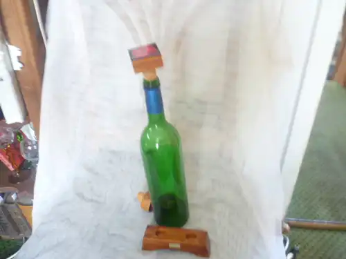 Pop Art Vintage Rockabilly Ära 60 Jahre  Weinflaschen Halter mit 2 Verschlüssen der Hingucker !