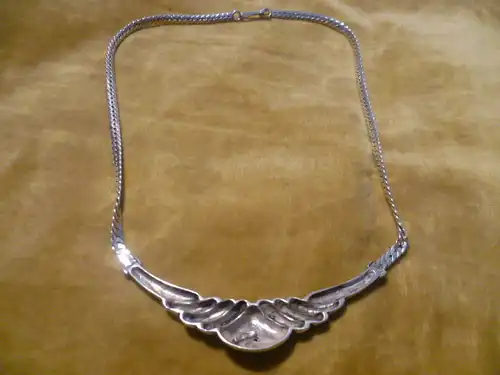Silber 925 Collier Kleopatra Dekor besetzt mit 1 hellen ovalen Aquamarin im oval Schliff er 8 mm x 6 mm hat 1,5 Karat