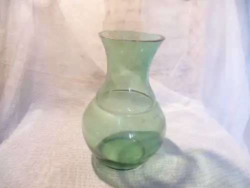 Modernist Wilhelm Wagenfeld 1900 Bremen 1960 Stuttgart Kristallglas Vase Turmalin Grün Farben schwere Kristall Vase Birnenform