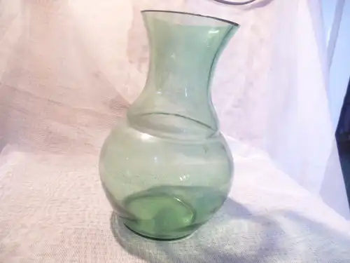 Modernist Wilhelm Wagenfeld 1900 Bremen 1960 Stuttgart Kristallglas Vase Turmalin Grün Farben schwere Kristall Vase Birnenform