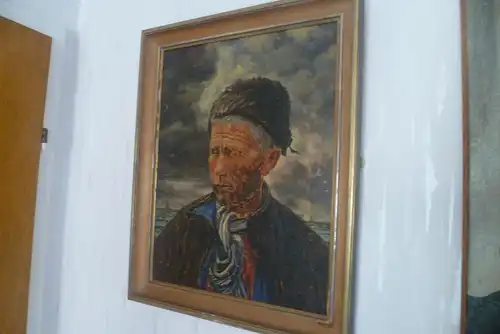 Jan Eyck Maler XIX -XX „Portrait eines Fischers„ im Dreiviertel Profil nach links , vor bewegter See und bewölktem Himmel Ölgemälde auf Malkarton in späterer Berliner Leiste