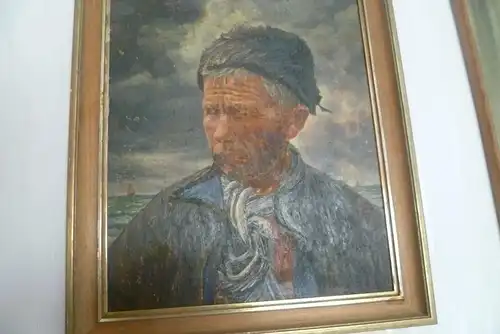 Jan Eyck Maler XIX -XX „Portrait eines Fischers„ im Dreiviertel Profil nach links , vor bewegter See und bewölktem Himmel Ölgemälde auf Malkarton in späterer Berliner Leiste