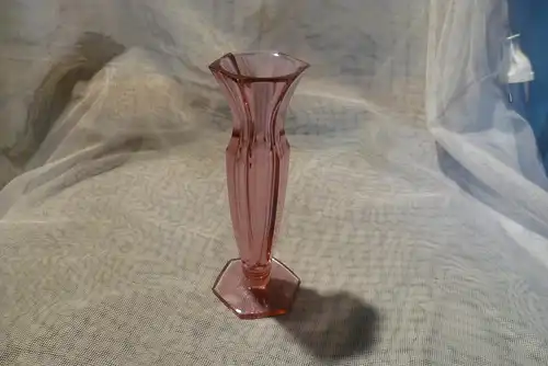  Art Deko 1925-35violette Kristallglas Rosen Orchideen Vase wohl Böhmen H:15 cm der Hingucker!