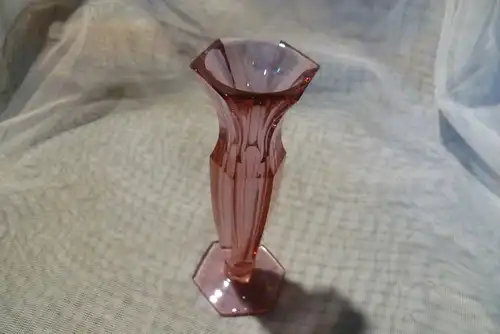  Art Deko 1925-35violette Kristallglas Rosen Orchideen Vase wohl Böhmen H:15 cm der Hingucker!
