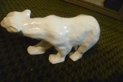 Wandelnder Eisbär Friedrich Goldscheider Terracotta und Keramikmanufaktur Wien Östrerreich - Entwurf von Siegismund Wernekinck (1872-1921)