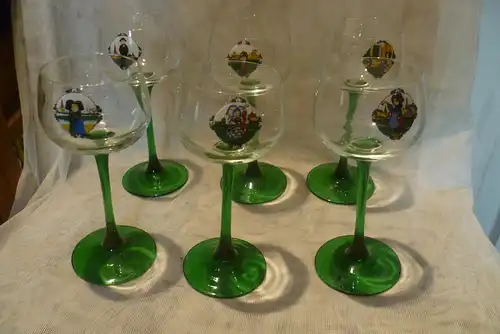 Set 6 Weingläser mit grünem Stil Kuppa jeweils mit verschiedenen Motiven Lithographiert 