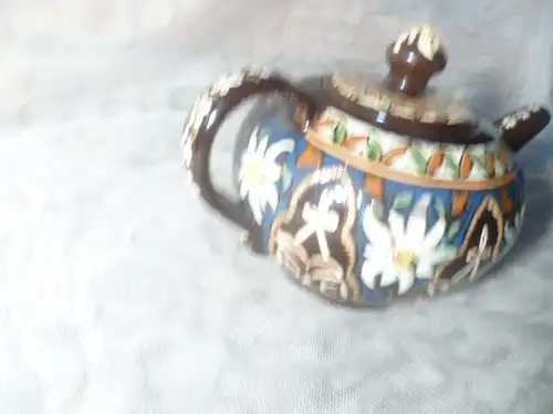 Tee Kännchen mit Deckel Thuner Chrutmuster auch Edelweiß  von Josef Wanzenried 1840-1900 oder Lengacher Max um 1880 entstanden