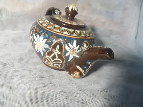 Tee Kännchen mit Deckel Thuner Chrutmuster auch Edelweiß  von Josef Wanzenried 1840-1900 oder Lengacher Max um 1880 entstanden
