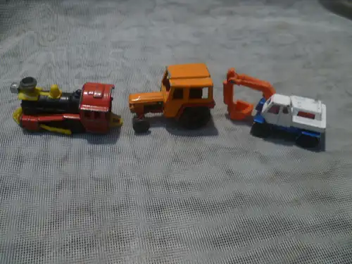 3 Stück Gorgi1/66Konvolut Lokomotive,Digger Bagger,Traktor,Zetor 5511 