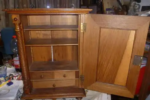 Nussbaum Gründerzeit Wandhängeschrank Münzkabinett mit Ablagefach um 1880