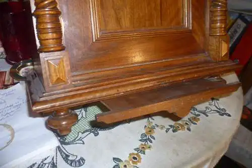 Nussbaum Gründerzeit Wandhängeschrank Münzkabinett mit Ablagefach um 1880