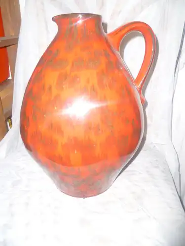 Modernist Keramik Bay Vase mit Henkel Formnummer 243-35 Lauflasur in Ferrari Rot  aus den 1960 er 