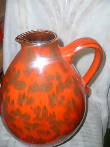 Modernist Keramik Bay Vase mit Henkel Formnummer 243-35 Lauflasur in Ferrari Rot  aus den 1960 er 