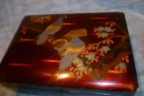 Lackschatulle China 1900 Tauben auf Blütenast Masse 16× 12 x 7.5 cm