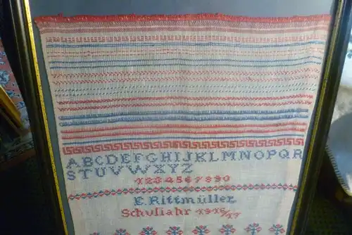 Stickmustertuch embroidered sampler Alphabet ABC Stickbild-Stickbuch Fibel bunt datiert 1916/17 signiert R. Rittmüller