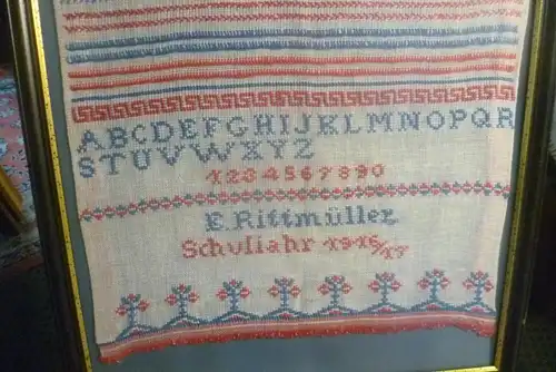 Stickmustertuch embroidered sampler Alphabet ABC Stickbild-Stickbuch Fibel bunt datiert 1916/17 signiert R. Rittmüller