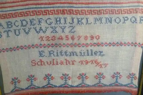 Stickmustertuch embroidered sampler Alphabet ABC Stickbild-Stickbuch Fibel bunt datiert 1916/17 signiert R. Rittmüller