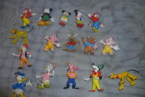 WALD DISNEY WORLD HEIMO Figuren 70er Jahre Konvolut bestehend aus 16 teilweise seltene Comic Figuren aus der Sammlervitrine