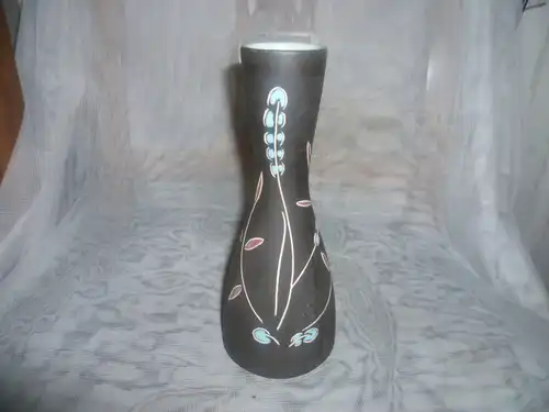 Saba? Keramik Vase schlanker eingezogener Vasenkörper ,Emaille Dekor in Türkis und Fliederfarben Bodenmarke A  und F 