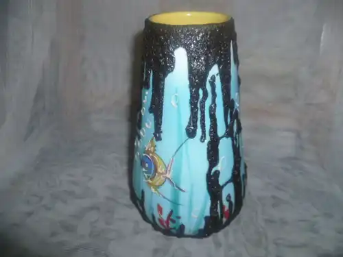 Studio Keramik Vase Trichterform Fat Lava Lasur mit Fischen aus den 1950 Jahren  H: 20 cm           