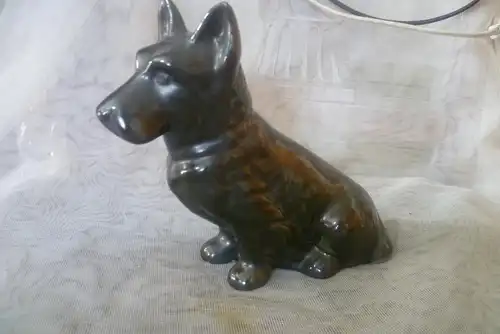 Scottish Terrier black & grey  Lasur aus Porzellan , aus der Art Deco Zeit um 1940guter Zustand,  aus der Vitrine  H 19 x 17 x 7 cm