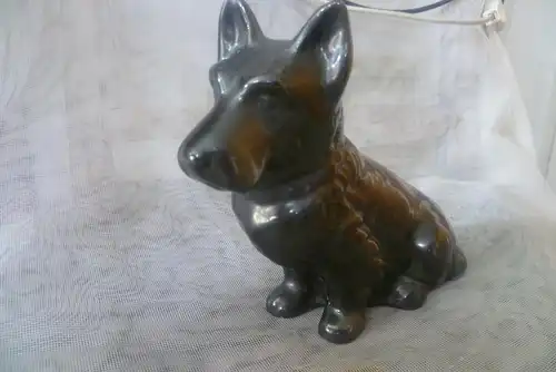 Scottish Terrier black & grey  Lasur aus Porzellan , aus der Art Deco Zeit um 1940guter Zustand,  aus der Vitrine  H 19 x 17 x 7 cm