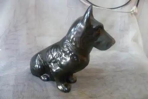 Scottish Terrier black & grey  Lasur aus Porzellan , aus der Art Deco Zeit um 1940guter Zustand,  aus der Vitrine  H 19 x 17 x 7 cm