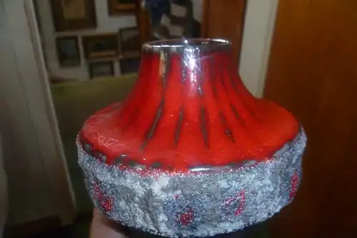  Heinz Siery von 1967 Carstens Tönnishof eine futuristische Raketenform.Ufa Space Keramik Vase Formnr: 1253-17 