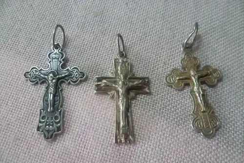 Konvolut 3 Kreuze und 1 Silber Halskette Ukrainische /russischer Silberschmuck mit Provenienz: Kirillo-Beloserski-Kloster