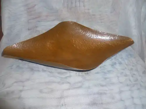  Albert Gustav Bunge 1863-1967  Kupfer Nierentisch Form Schale Dekor Hammerschlag , auf 4 Kugelfüßchen stehend! Mid Century 1930 Jahre