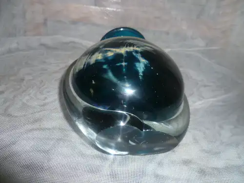 Handbesägte Mdina Glasvase im Sea & Sand Muster. Die Form ist das Side Stripe Modell von 1970-75