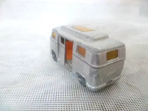 Matchbox Regular Wheels 34d Volkswagen Camper Herstellungsjahr: 1961/1962 Farbe: Silber Reifen: solide graue Räder.