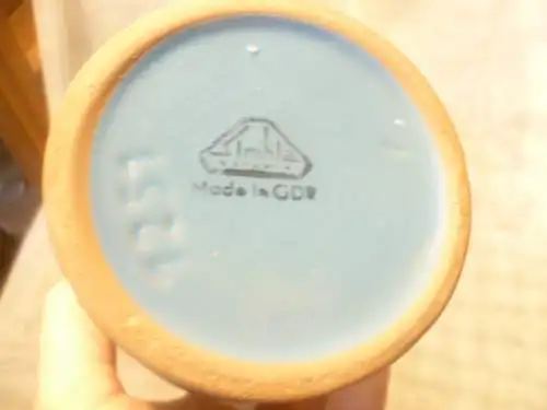 Rosemarie Gläser Designerin bei Strehla  hier Strehla hell dunkle Blautöne  Auflage Blüten Formnummer 1252 H:17,5 cm