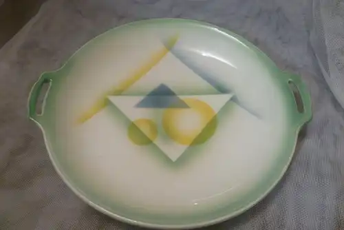 Bauhaus Villeroy & Boch Mettlach, Modellnummer 6044, Spritzdekor in fünf Farben, Art Deko Obstschale mit 2 Henkeln kubistisches geometrisches Dekor um 1920