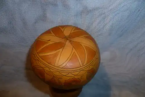 Scrimshaw Eclipse Museal kürbisflasche (Kalebasse) eingeschnittenen bemalten Mustern aus Blumen Rosetten Mitte 19 Jhdt Save Tal Kroatien