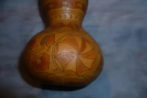 Scrimshaw Eclipse Museal kürbisflasche (Kalebasse) eingeschnittenen bemalten Mustern aus Blumen Rosetten Mitte 19 Jhdt Save Tal Kroatien