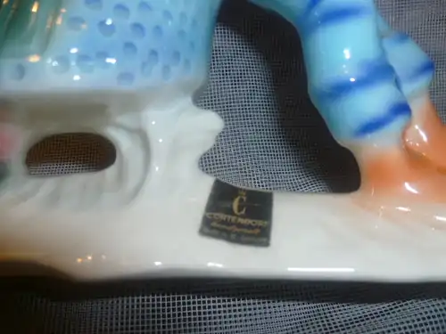 Cortendorf Figur Mädchen und Junge Formnr: 1454 Etikett Wunderbare Farben & Zustand für diese sammelbare 19 cm hohe Figur von Cortendorf.