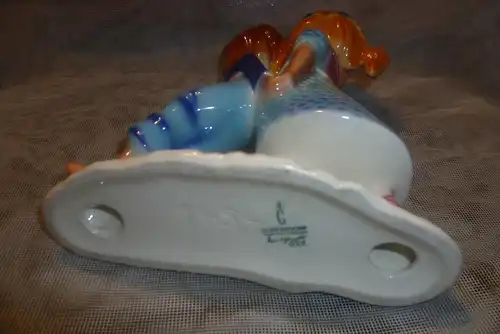 Cortendorf Figur Mädchen und Junge Formnr: 1454 Etikett Wunderbare Farben & Zustand für diese sammelbare 19 cm hohe Figur von Cortendorf.