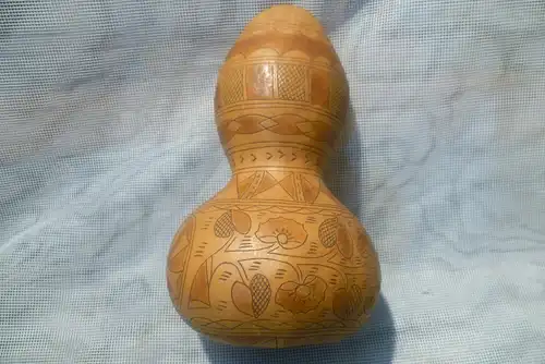 Scrimshaw Eclipse Museal kürbisflasche (Kalebasse) eingeschnittenen bemalten Mustern aus Blumen Rosetten Mitte 19 Jhdt Save Tal Kroatien