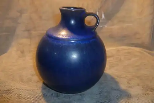 Carstens Henkelvase 22/15 mehrfach abgesetzter Vasenkörper blaue u m 1970Lauflasur guter Zustand H : 14,5cm 