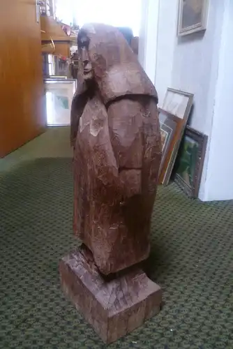 Nach in der Art des Ernst Barlach 1870 Wedel-1938 Rostock  "Bäuerin  stehend " Skulptur aus Eiche hier Friedrich Ungar 1938-2011 Goldschmid und Bildhauer