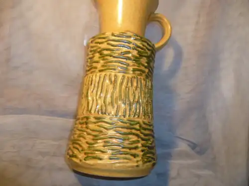 Überlacker Keramik Vase Henkelkanne Formnr. 1758/25Mid Etikett Century hier seltene Farbe in curry grün Töne
