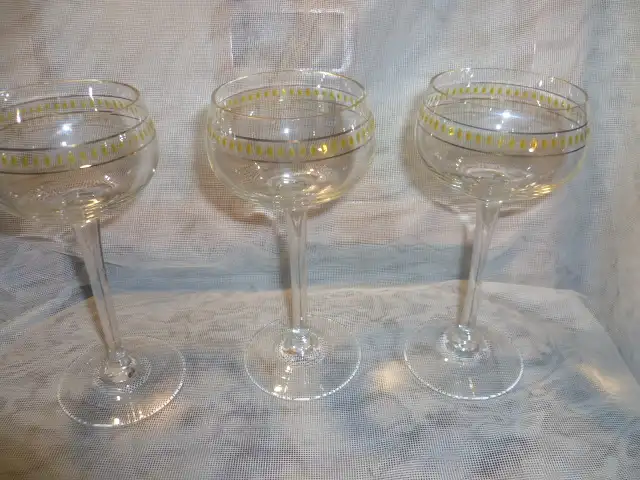 Belgien Val St. Lambert um 1900 Konvolut 11 Champagner Gläser Transluzent  Emaille Malerei Goldrand